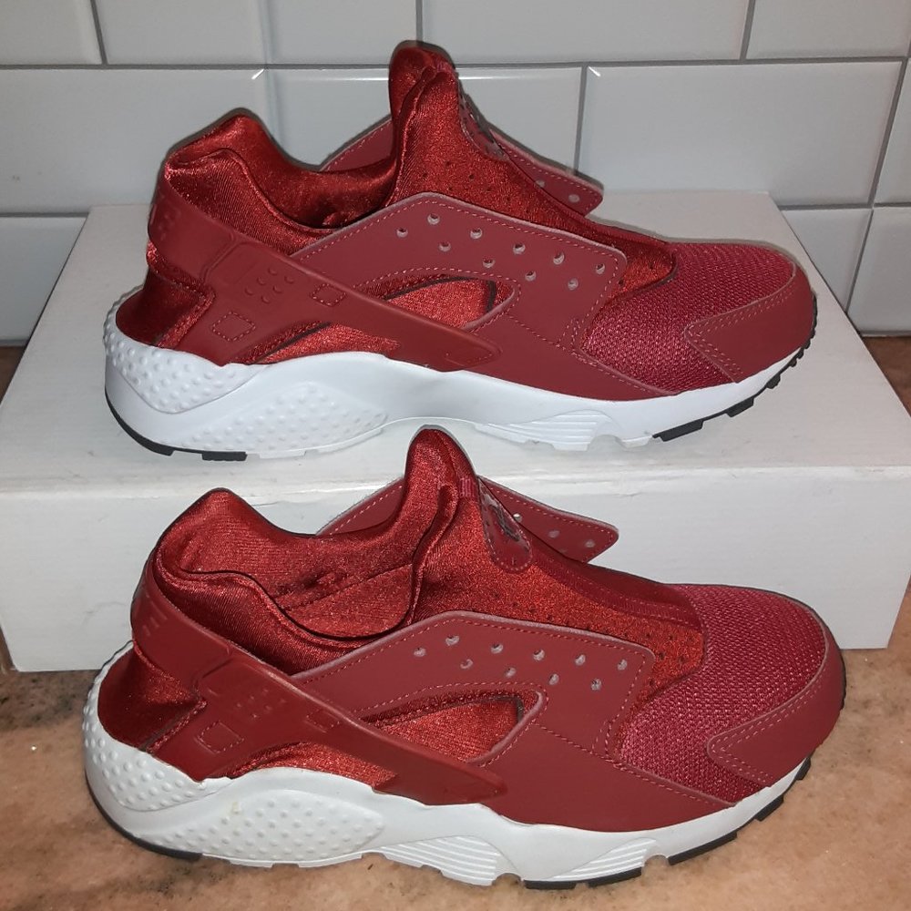 Nike Air Huarache Sneaker Shoes - Red - Youth Size 6